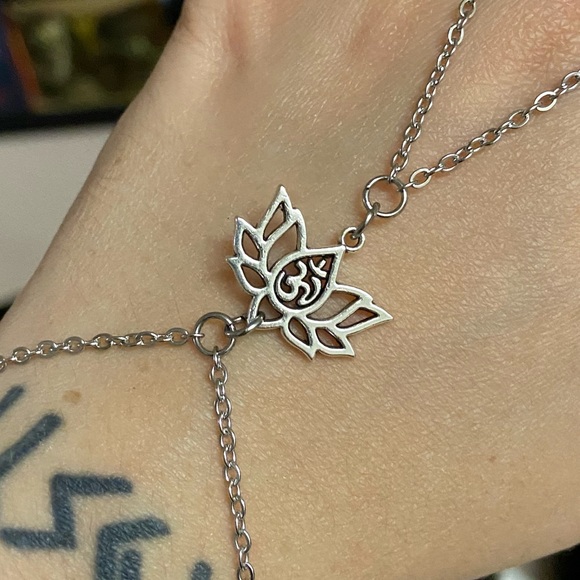 🔴 SALE ! red dot items are 2 for $25 . Bundle more than 3 and its $10 each 🙂 - Picture 5 of 9